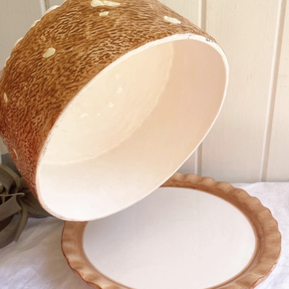 Ceramic Cake-Shaped Platter - Picture 3 of 4